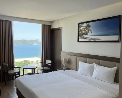 Phòng giường đôi hướng biển tại Miracle Luxury Hotel Nha Trang
