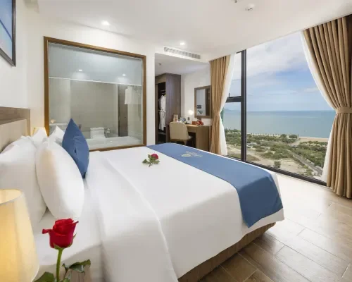 Phòng giường đôi hướng biển tại Miracle Luxury Hotel Nha Trang
