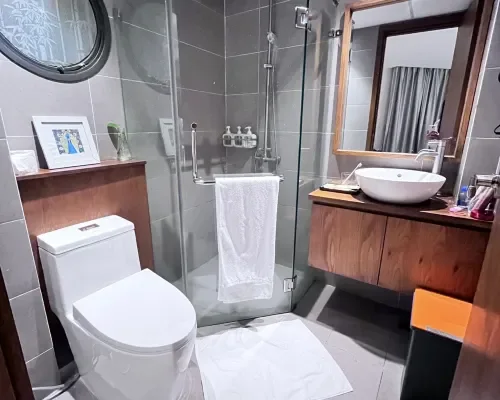 Suite Queen tầng cao