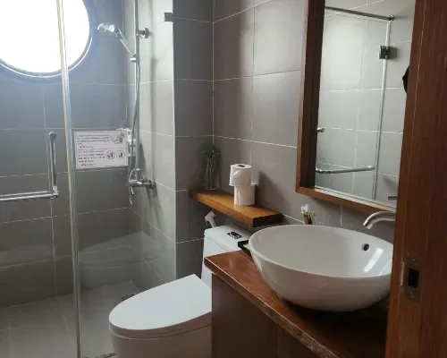 Cửa sổ nhìn thành phố