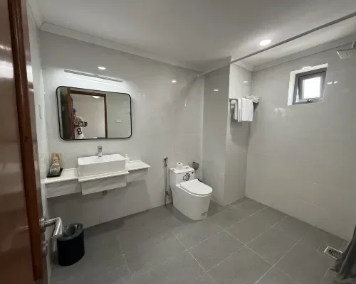 Phòng tắm tại Moonlight Nha Trang Hotel – góc 2