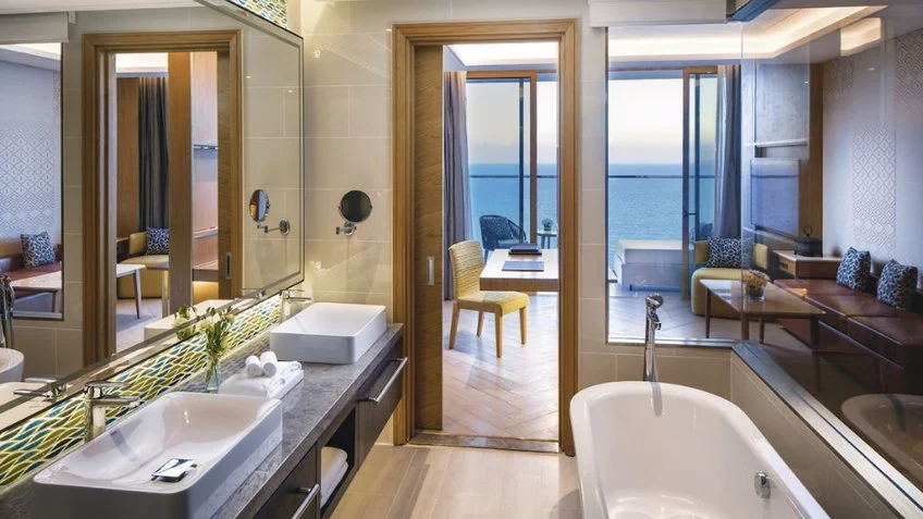 Phòng tắm tại Mövenpick Resort Cam Ranh