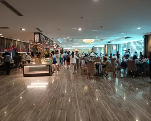 Không gian ăn uống tại Mường Thanh Luxury Khánh Hòa – góc 2