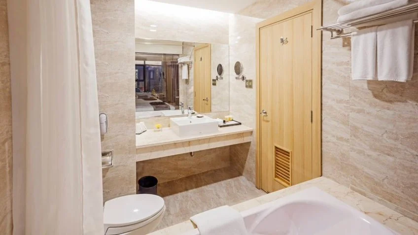 Phòng tắm tại Mường Thanh Luxury Nha Trang – góc 2