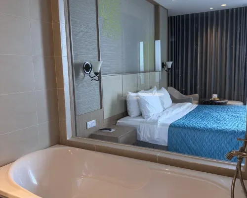 Phòng tắm tại Navada Beach Hotel Nha Trang – góc 2