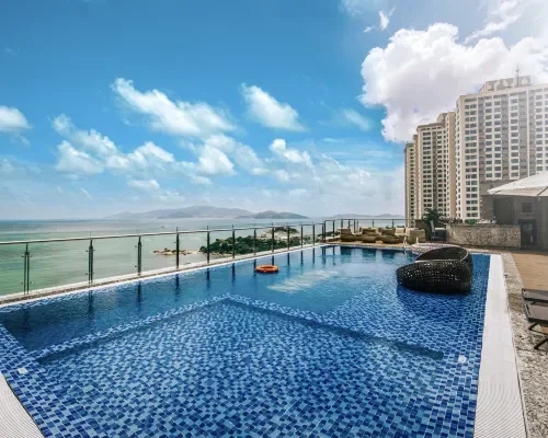 Hồ bơi tại Navada Beach Hotel Nha Trang – góc 2