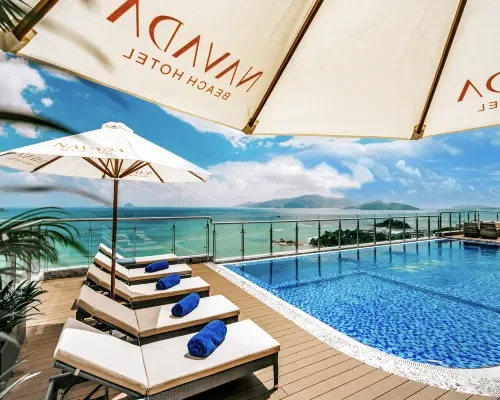 Hồ bơi tại Navada Beach Hotel Nha Trang