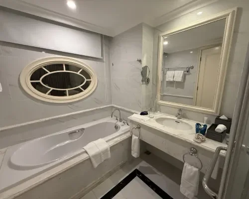 Phòng tắm tại Nha Trang Marriott Resort & Spa, Hòn Tre – góc 3