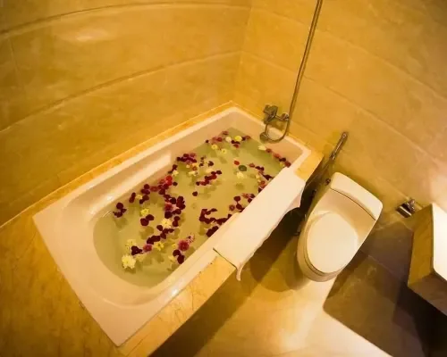 Phòng tắm tại Nha Trang Palace Hotel – góc 2