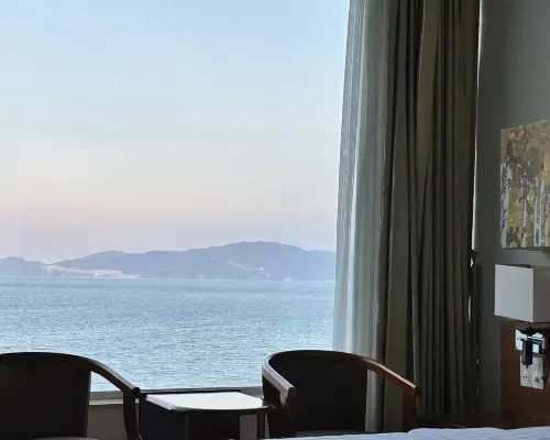 View biển từ cửa sổ phòng tại Nha Trang Wonderland Hotel