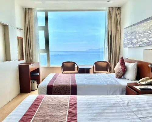 Phòng hai giường nhìn biển tại Nha Trang Wonderland Hotel