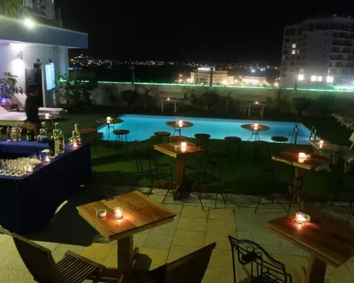 Khu bàn ghế cạnh hồ bơi buổi tối tại Oriental Nha Trang Hotel
