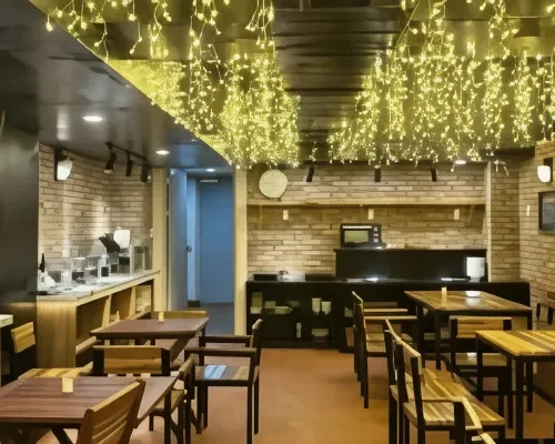 Không gian ăn uống tại Pavillon Garden Hotel Nha Trang