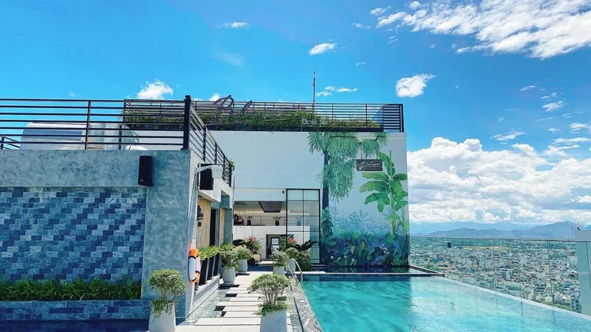 Hồ bơi tại Potique Hotel Nha Trang – góc 2