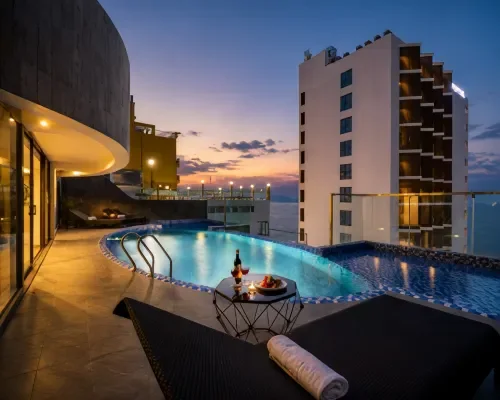 Hồ bơi tại Prime New Hotel Nha Trang