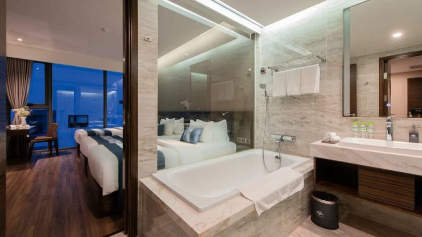 Phòng tắm tại Queen Ann Nha Trang Hotel – góc 2