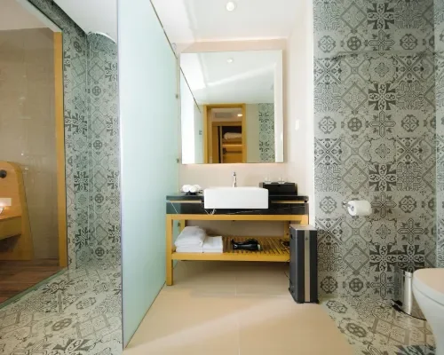 Phòng tắm tại Quinter Central Nha Trang