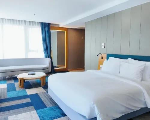 Phòng nghỉ tại Quinter Central Nha Trang – góc 6
