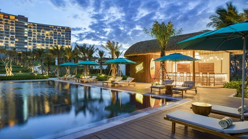 Hồ bơi tại Radisson Blu Resort Cam Ranh
