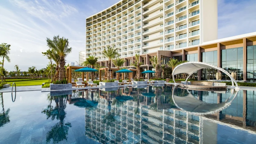 Hồ bơi tại Radisson Blu Resort Cam Ranh – góc 3