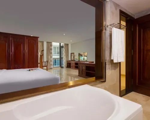 Phòng tắm tại Red Sun Nha Trang Hotel – góc 3