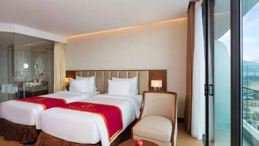 Phòng nghỉ tại Regalia Gold Hotel Nha Trang – góc 2