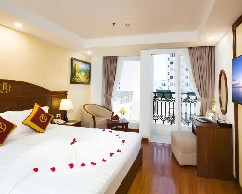 Phòng giường đôi có ban công tại Regalia Nha Trang Hotel