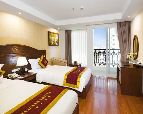 Phòng hai giường có ban công tại Regalia Nha Trang Hotel