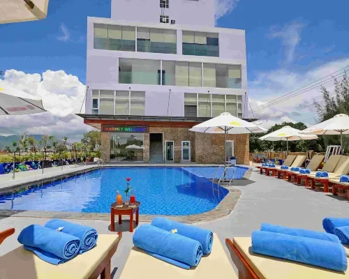 Hồ bơi tại Rigel Hotel Nha Trang – góc 2