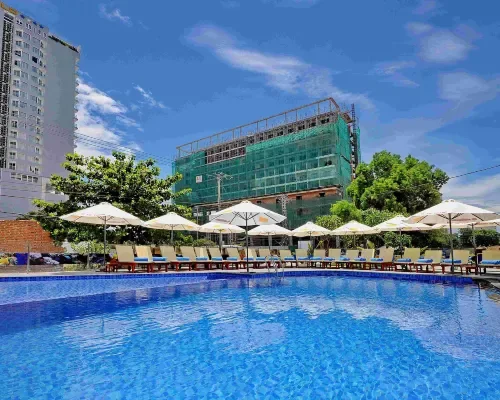 Hồ bơi tại Rigel Hotel Nha Trang – góc 3