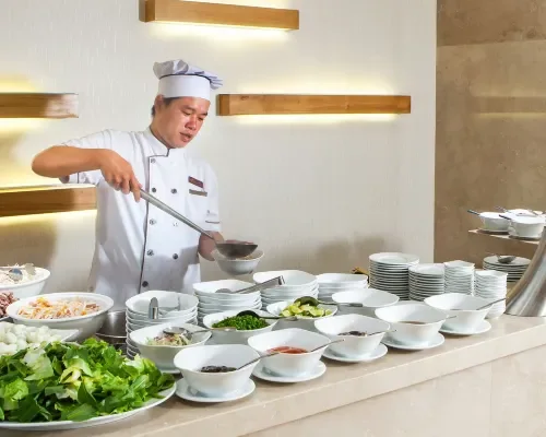 Không gian ăn uống tại Rosaka Nha Trang Hotel – góc 2
