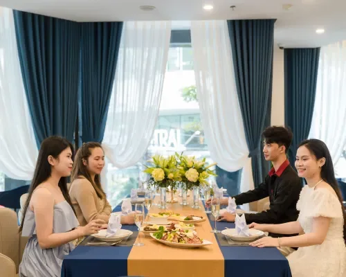 Không gian nhà hàng tại Sandals Island Hotel Nha Trang