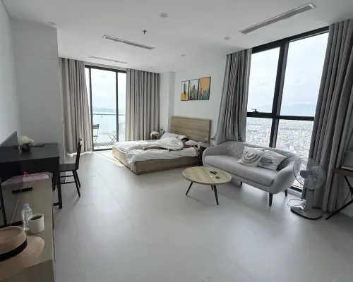Khu bếp và bàn ăn