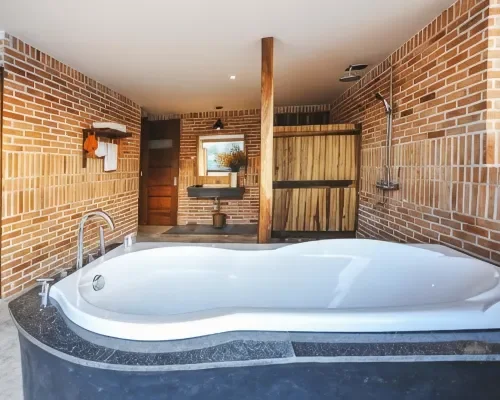 Bồn tắm trong khu spa tại Seasing Boutique Hotel Nha Trang