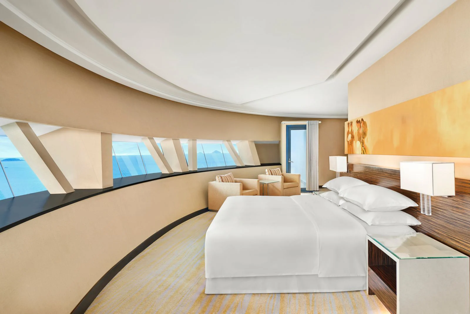 Phòng ngủ King tại penthouse Sheraton