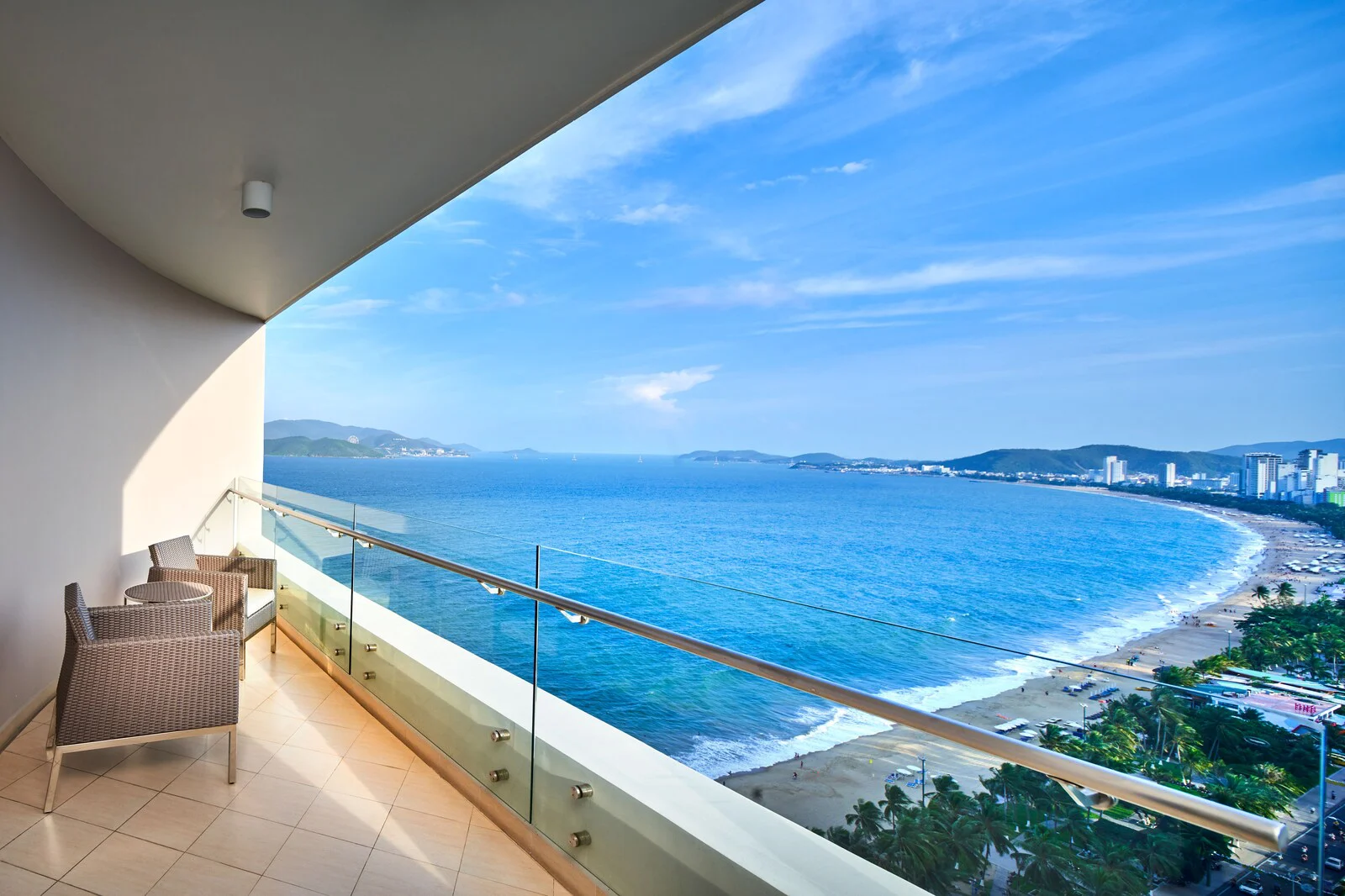 Ban công suite hướng biển Sheraton