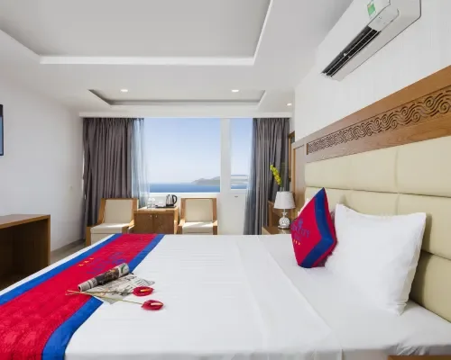 Phòng giường đôi có cửa sổ nhìn biển tại Sun City Hotel Nha Trang