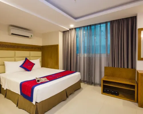Phòng giường đôi cạnh cửa sổ tại Sun City Hotel Nha Trang