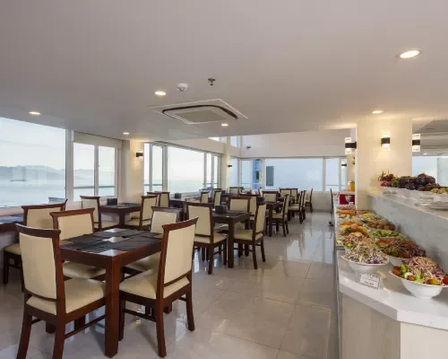 Không gian nhà hàng tại Sun City Hotel Nha Trang