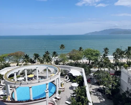 Hồ bơi tại Sunrise Nha Trang Beach Hotel & Spa – góc 3