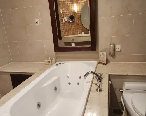 Phòng tắm tại Sunrise Nha Trang Beach Hotel & Spa – góc 2