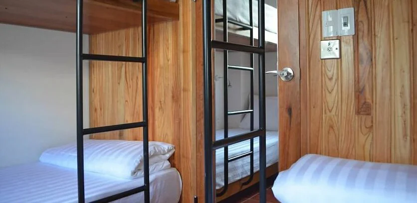 Dorm nữ bốn giường