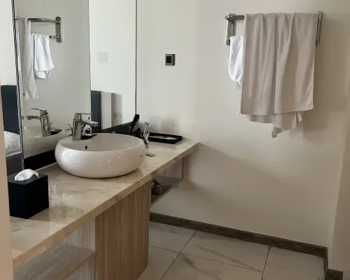 Phòng tắm tại The Art Nest Hotel Nha Trang – góc 2