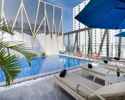 Hồ bơi tại The Art Nest Hotel Nha Trang