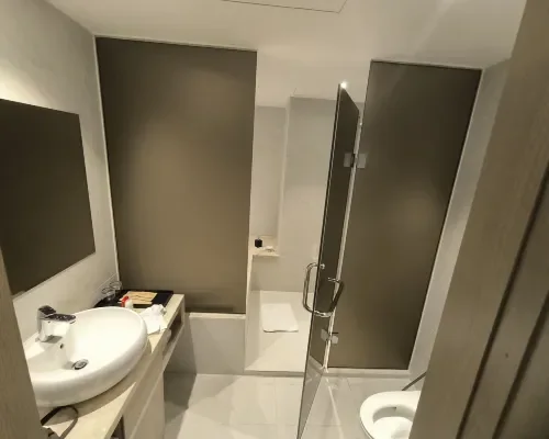 Phòng tắm tại The Art Nest Hotel Nha Trang – góc 5