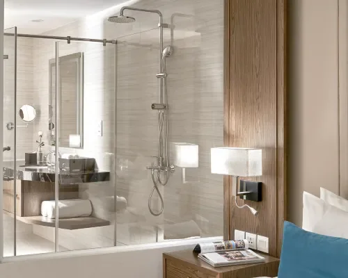 Phòng tắm tại The Empyrean Nha Trang – góc 2