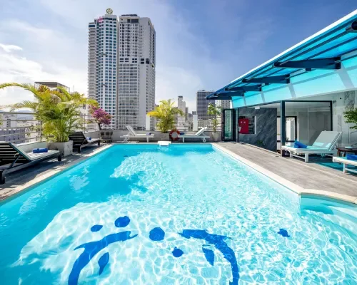 Hồ bơi tại The Summer Hotel Nha Trang