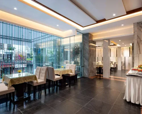 Không gian ăn uống tại The Summer Hotel Nha Trang