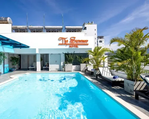 Hồ bơi tại The Summer Hotel Nha Trang – góc 2