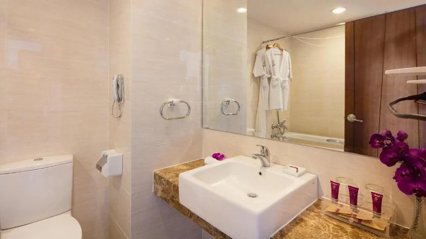 Phòng tắm tại TTC Hotel Michelia Nha Trang – góc 2